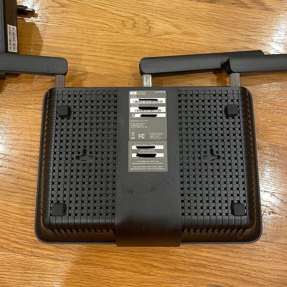 Linksys EA7500 Dual-Band Wi-Fi Router - Picture 9 of 12